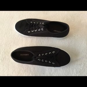 Old Navy Canvas Sneaker